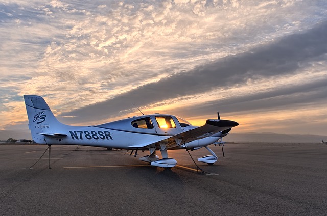 Vliegtuig, Cirrus Sr22, Zonsondergang