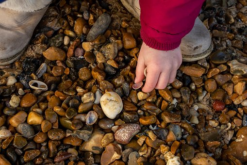 Strand, Kieselsteine, Muscheln, Steine