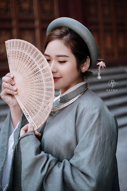 Free Traditional Dress Model photo and picture