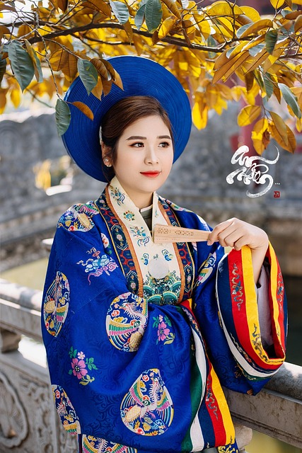 Free Traditional Dress Model photo and picture