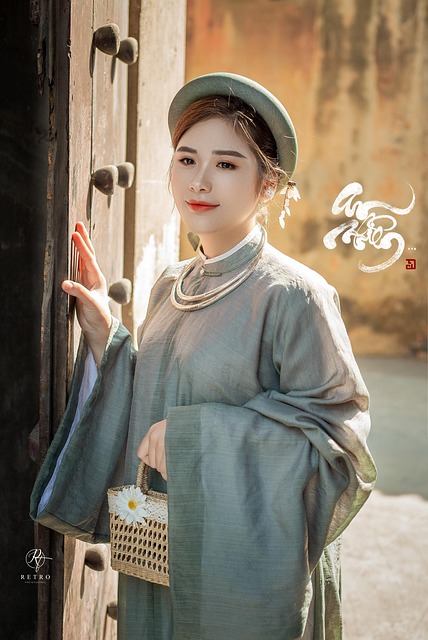 Free Traditional Dress Model photo and picture