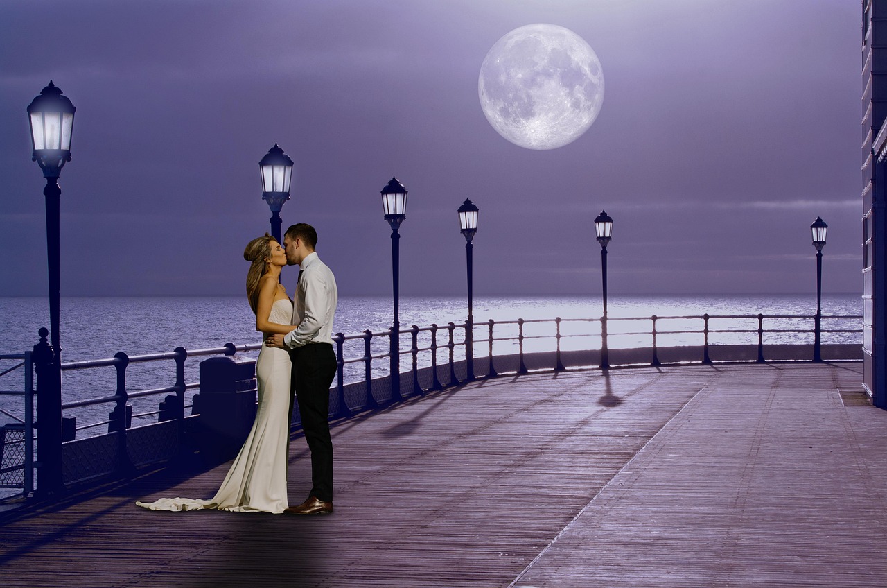 Kiss Love Romantic Night - Free photo on Pixabay - Pixabay