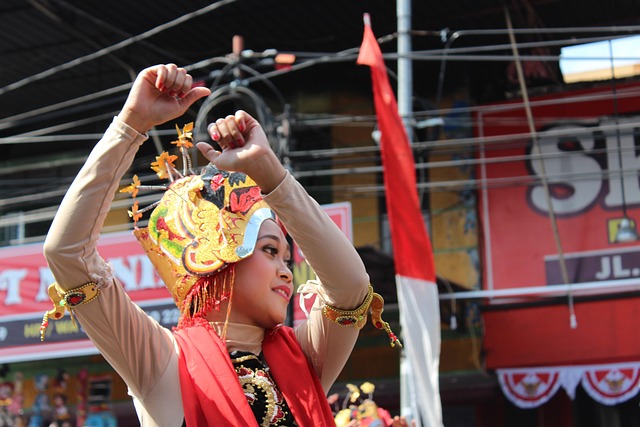 Dans, Pige, Traditionelt Tøj, Danser