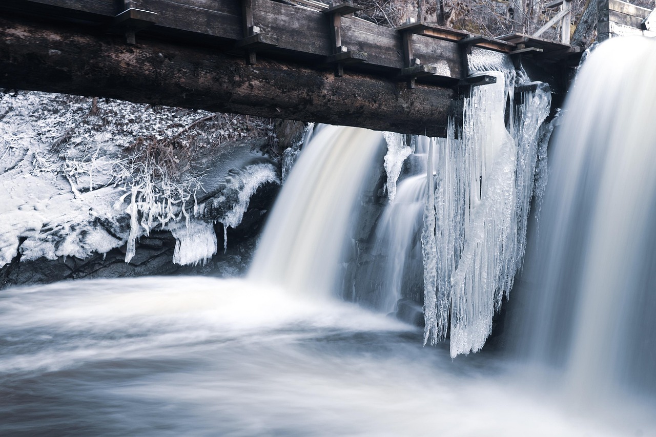 Waterfall - free online jigsaw puzzle photo