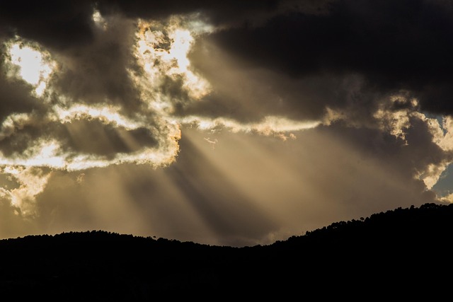 Sonnenstrahlen, Strahl, Wolken
