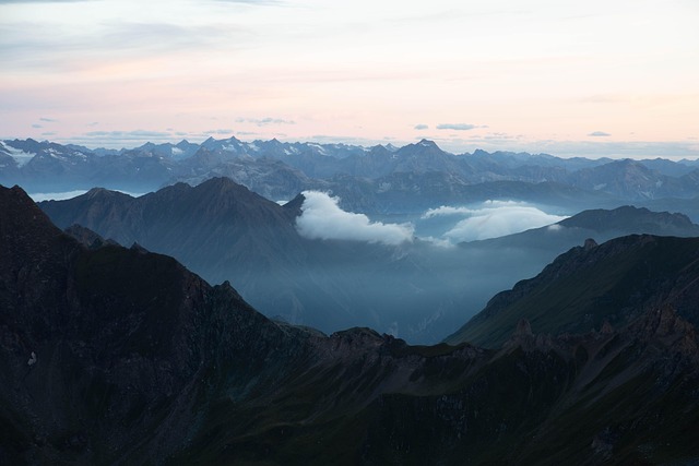 Free Mountain Ranges Horizon photo and picture