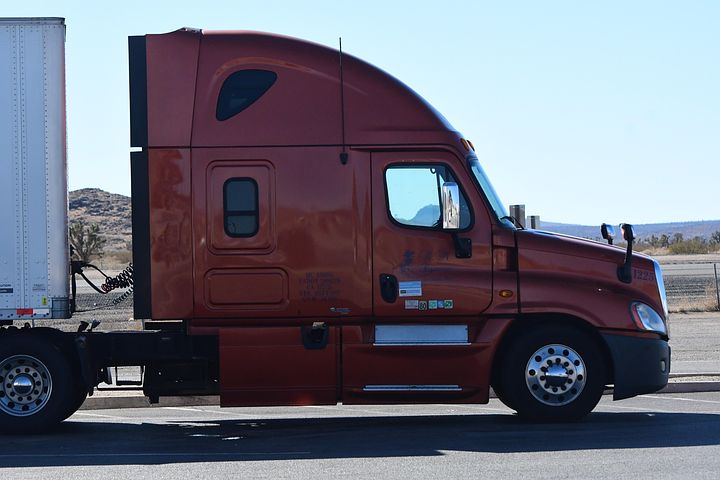 90+ Free Tractor Trailer &amp; Tractor Images - Pixabay