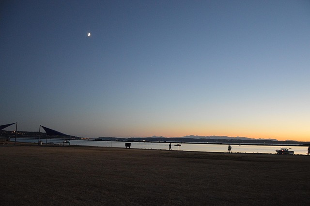 Free Moon Bay photo and picture