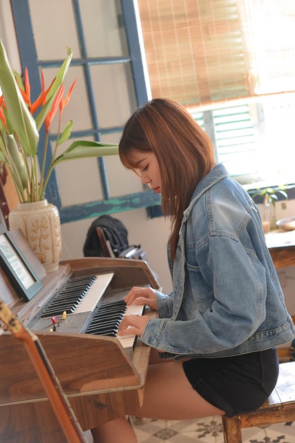 A Garota Está Tocando Piano, Camcf