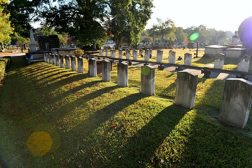 Kirkegård, Gravsten, Halloween