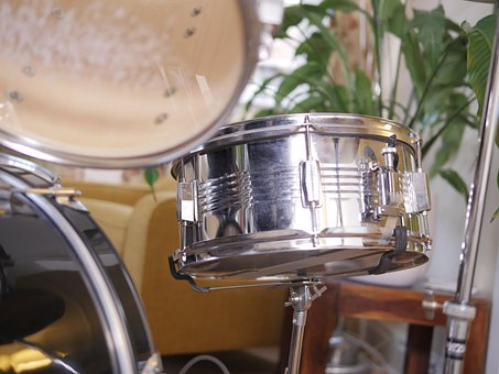 Trommer, Musik, Instrumenter, Band