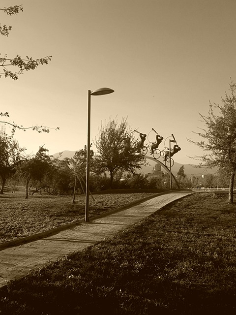 Free Sepia Paseo photo and picture