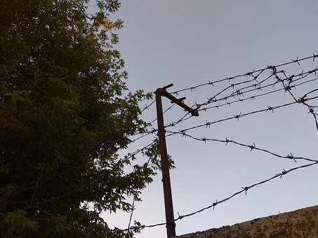 Fence, Stacheldraht, Beschränkung