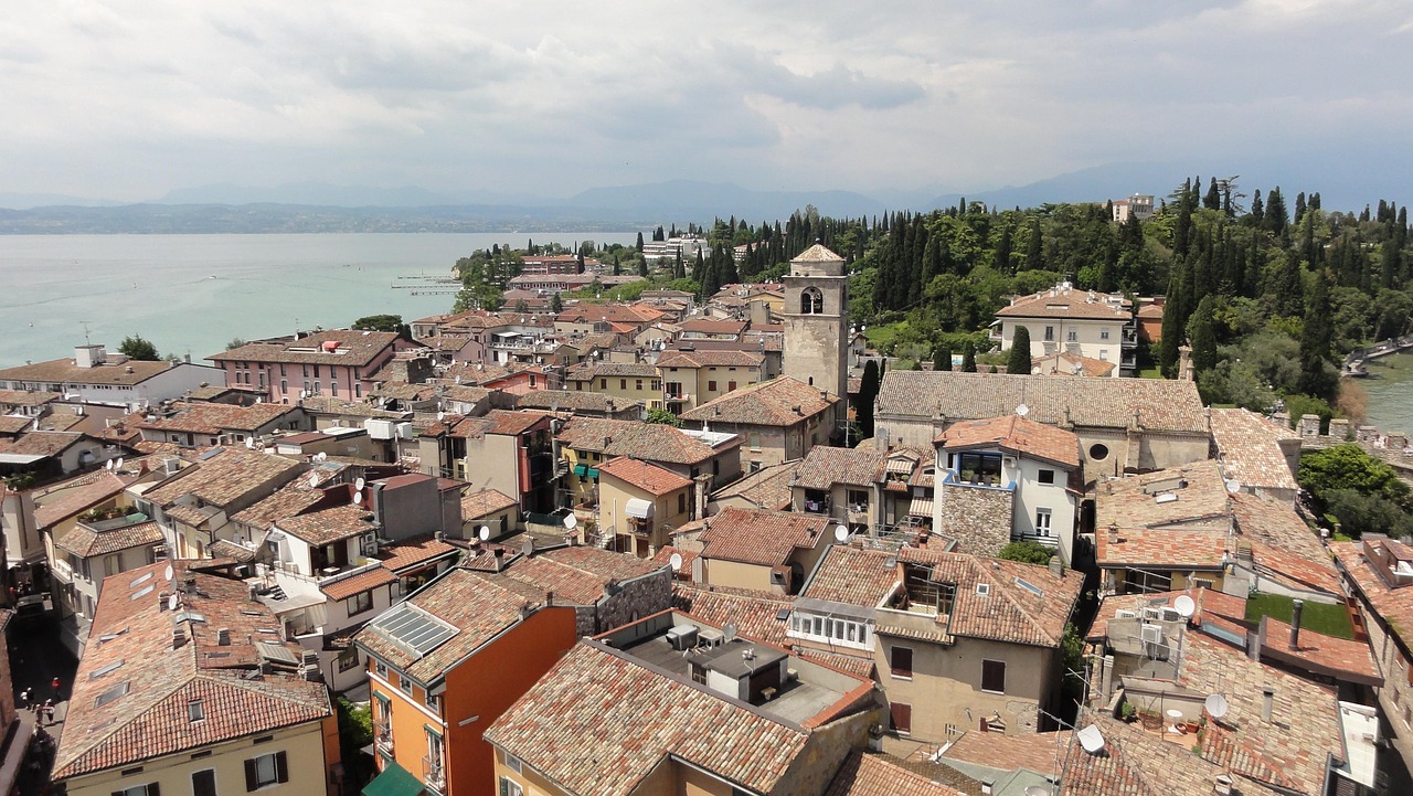 Toits Rouges Italie Village Lac Italie - Photo gratuite sur Pixabay - Pixabay