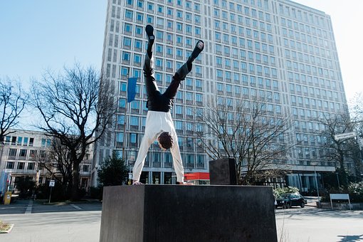Leistung, Geschäft, Werdegang, Vertrauen