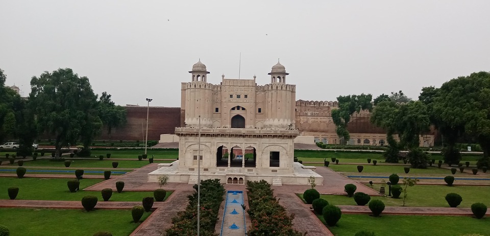 Unveiling the Majesty of Shahi Qila: A Journey Through Lahore Fort's Rich History and Beauty