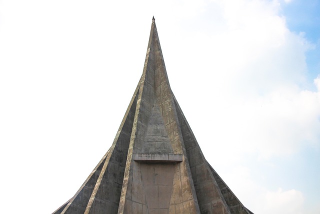 Free Sritishodho Monument photo and picture