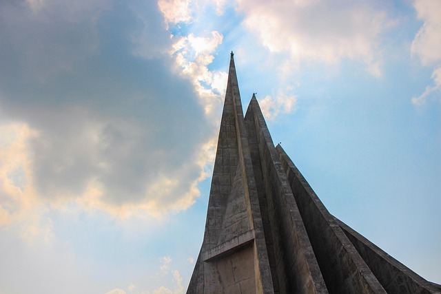 Free Sritishodho Monument photo and picture