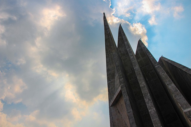 Free Sritishodho Monument photo and picture