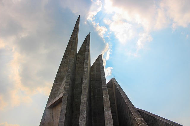Free Sritishodho Monument photo and picture