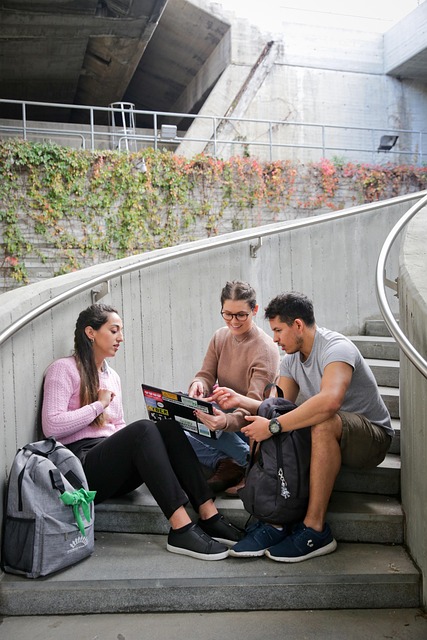 Students, group, meeting and discussion — photo by Sum2000