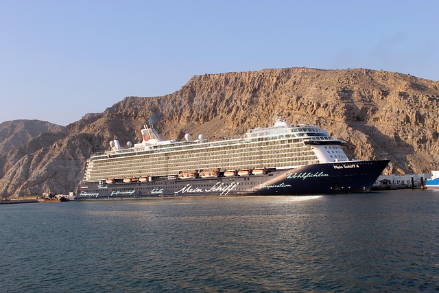 Free Cruise Water photo and picture