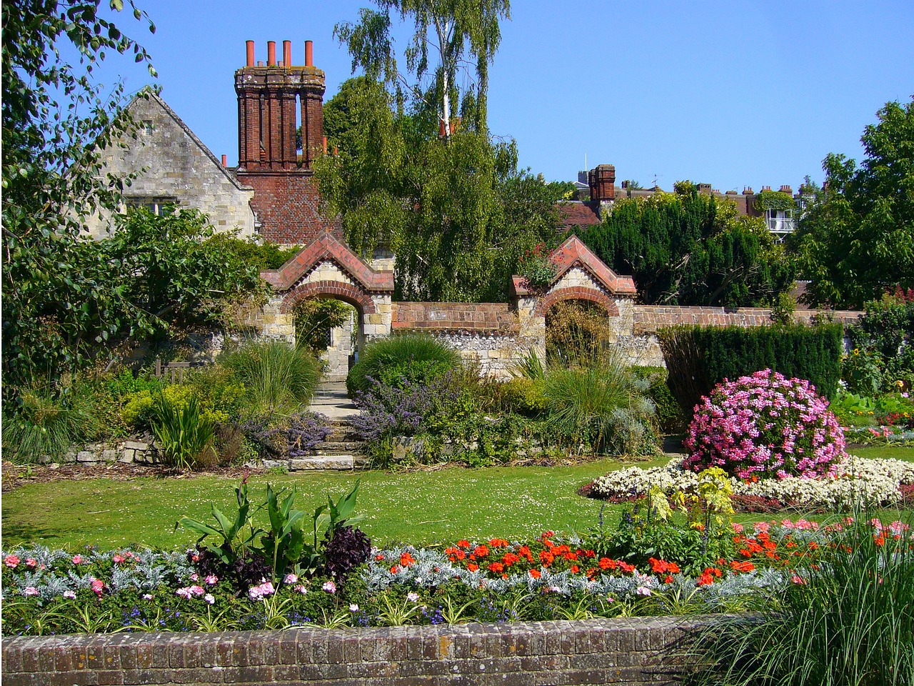Mansion - free online jigsaw puzzle photo