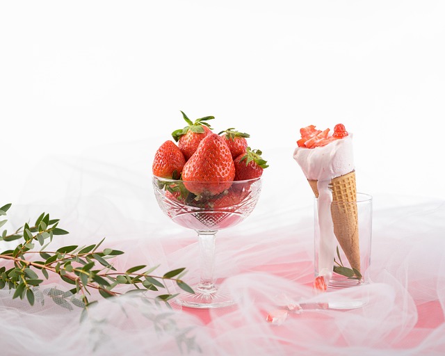 Free Strawberries Berries photo and picture