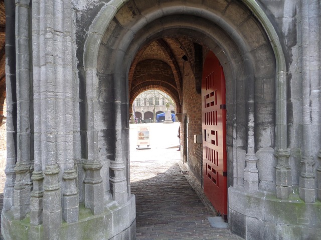 Mittelburg, Abtei, Tor, Gebäude