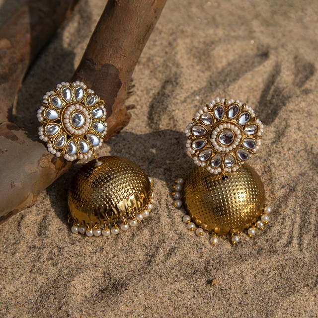 Free Golden Jewelry photo and picture