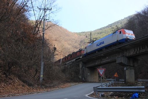 Straße, Eisenbahn, Brücke, Zug