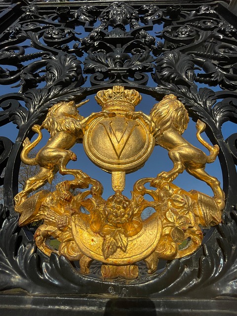 Free Royal Royal Crest photo and picture