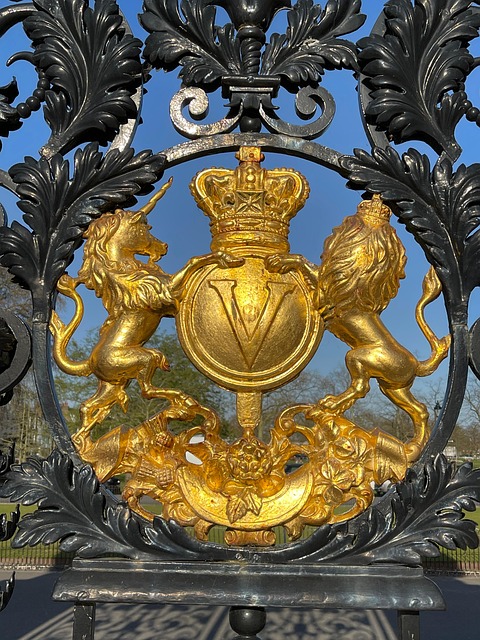 Free Royal Crest photo and picture