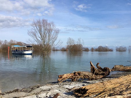 Free Montenegro Lake photo and picture