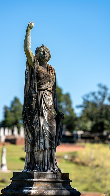 Free Grave Statue photo and picture