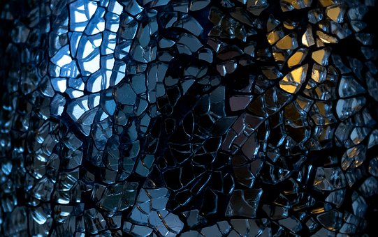 Gått I Stykker, Mørk, Glass, Speilbilde
