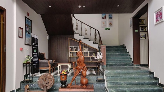 Free Lobby Interior Design photo and picture