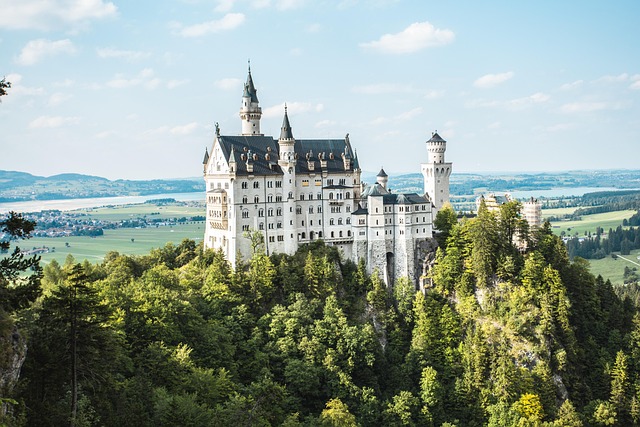 Free Neuschweinstein Castle photo and picture