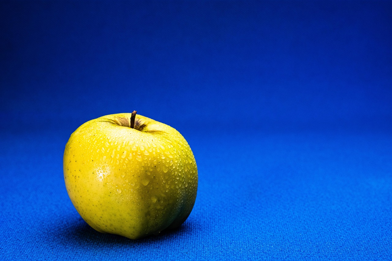 Apple - free online jigsaw puzzle photo