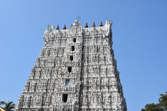 Sree Thanumalayan Tempel, Tempel, Bouwen