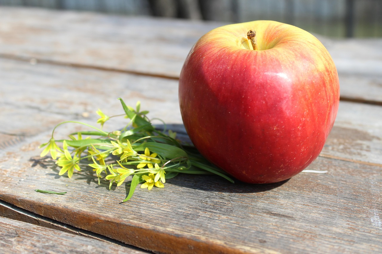 Apple - free online jigsaw puzzle photo
