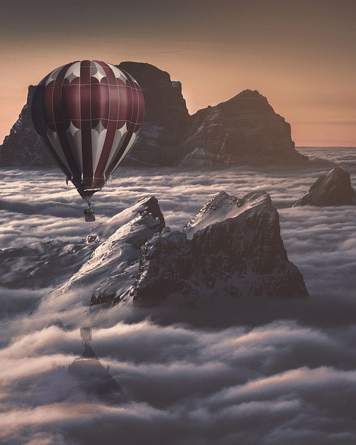 Free Mountains Hot Air Balloon photo and picture
