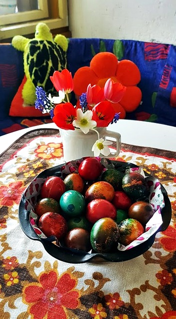 La Pascua, Los Huevos, Flor, Colorido