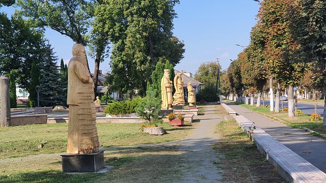 Skulpturen, Park, Straße, Bürgersteig