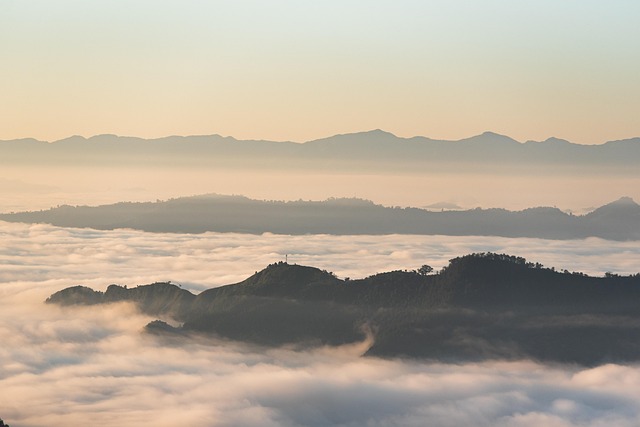 Hora Dorada, Pokhara, Nubes, Sierras
