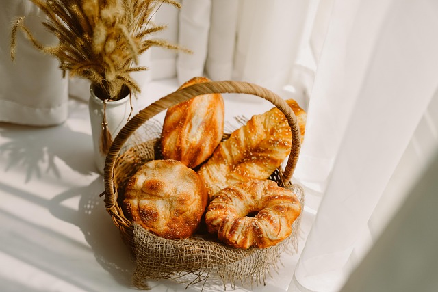 Bread, basket, food and breakfast — photo by tiemaoanh