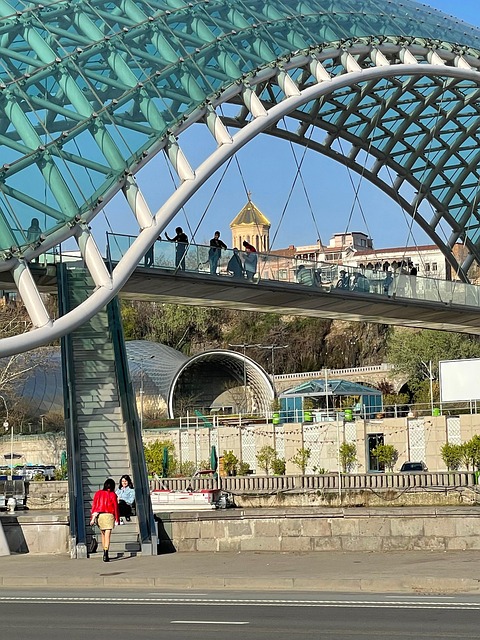 Tbilisi, Procházka, Most Míru, Cestuje