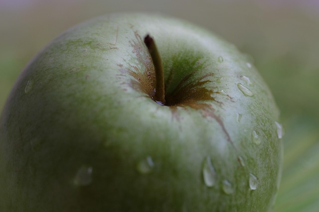 Free Apple Water Drops photo and picture