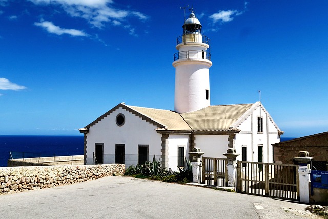 Free Lighthouse Building photo and picture