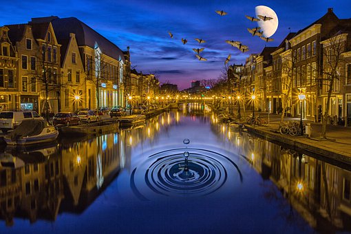 Free City River illustration and picture